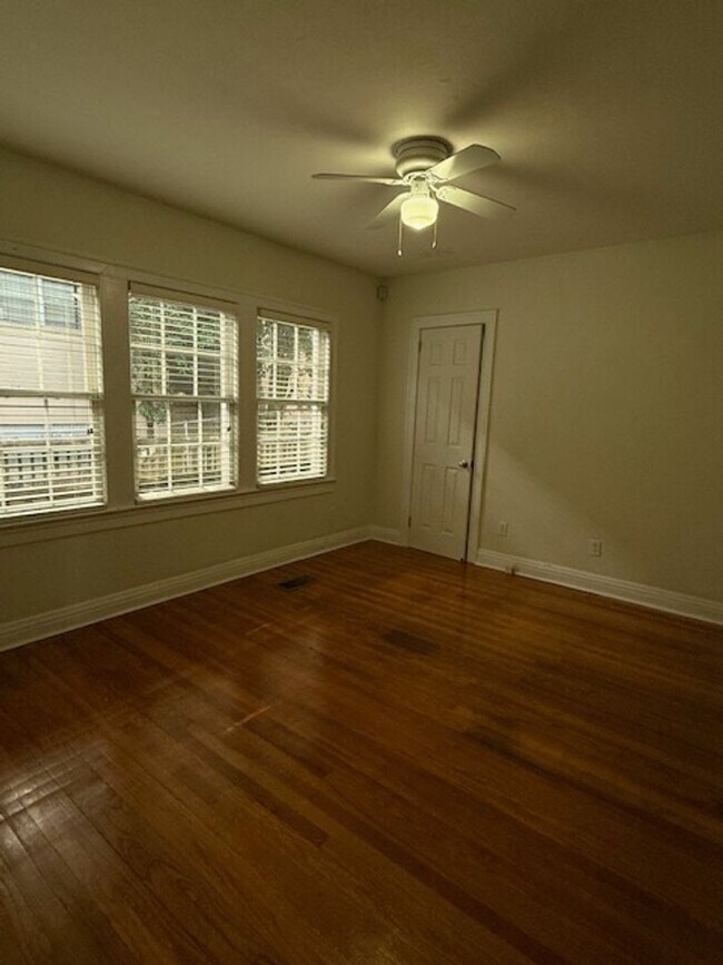 Building Photo - Commercial or Residential