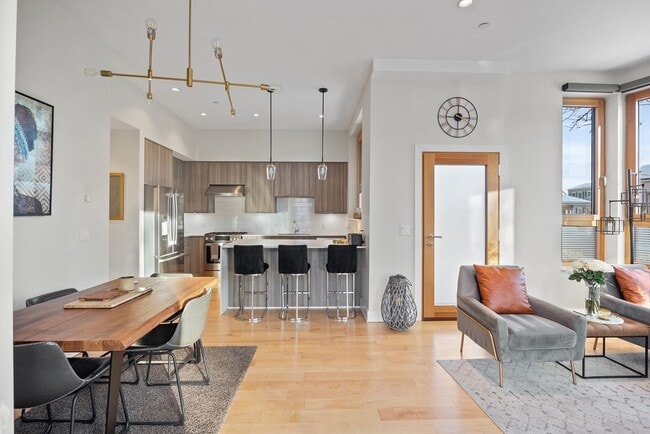 Primary Photo - 240 Salem St