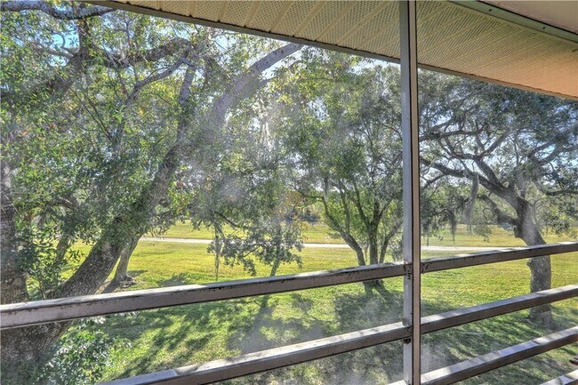 Building Photo - 6 Vis Gdns Trl