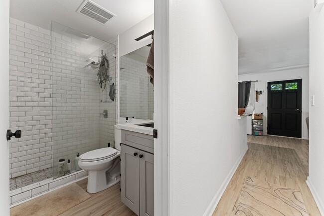 Building Photo - Kihei Villages - Unfurnished upstairs unit 2 bd/1.5 bath. Nicely remodeled.