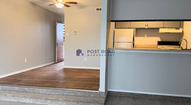 Building Photo - 585 W 27th St S