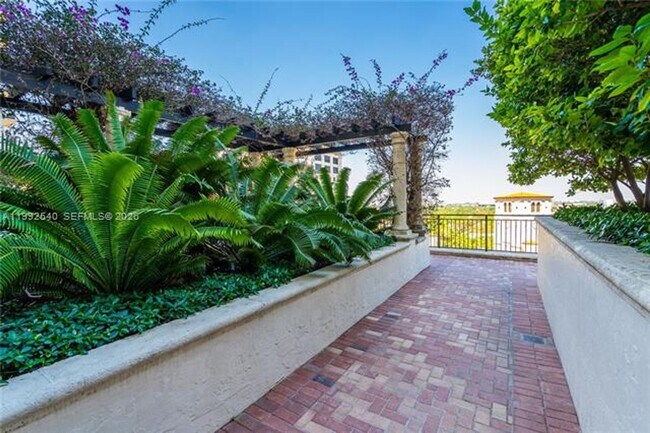 Building Photo - 888 Douglas Rd