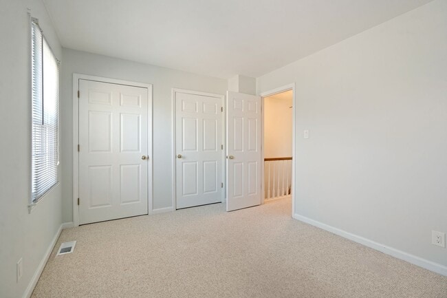 Building Photo - Close to UNC - 2 bedroom available now!