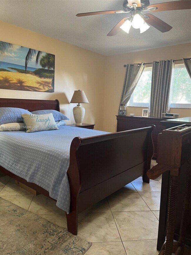 Building Photo - 752 Lori Dr