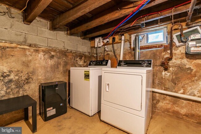 Building Photo - 1406 S Bouvier St