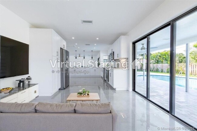 Building Photo - 1001 NW 6th Dr