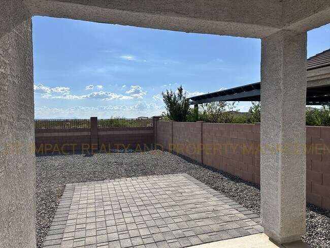 Building Photo - 11112 S Weismann Dr