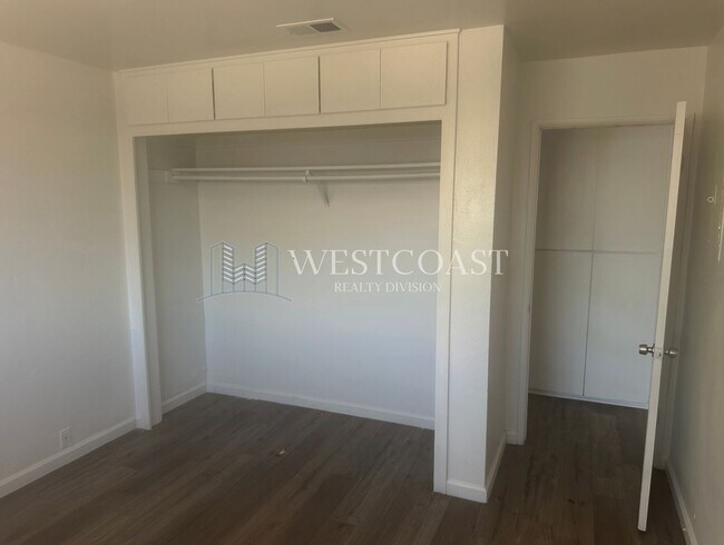 Building Photo - Highland