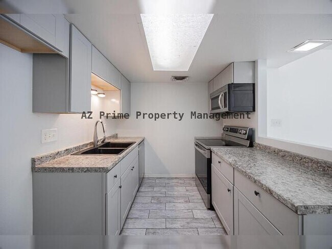 Building Photo - 6822 N 35th Ave