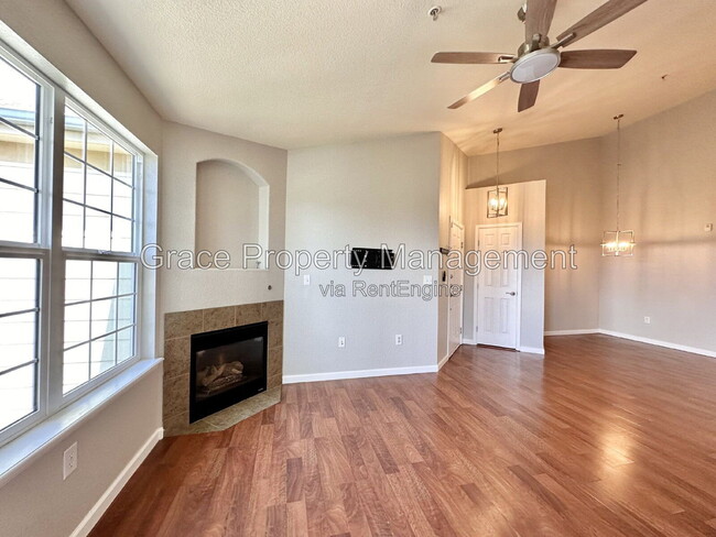 Building Photo - 5735 N Genoa Way