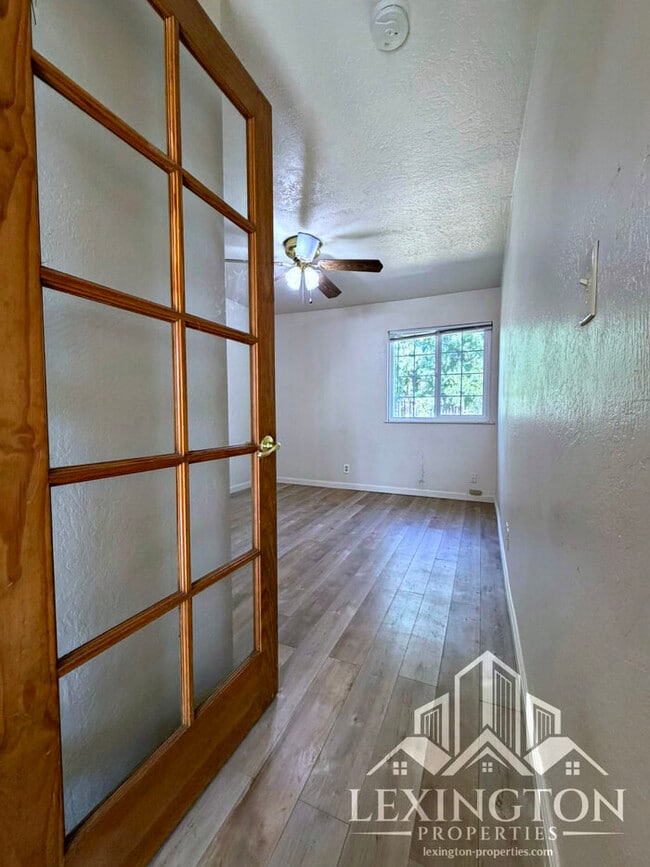 Building Photo - Charming 4-Bedroom Home in Arden-Arcade with Spacious Yard & Convenient Location