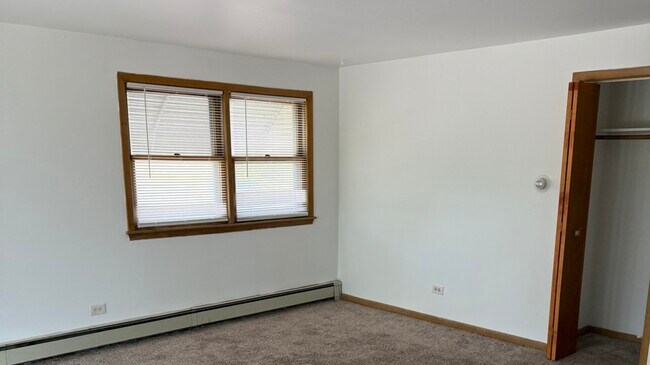 Building Photo - 469 Hirsch Ave