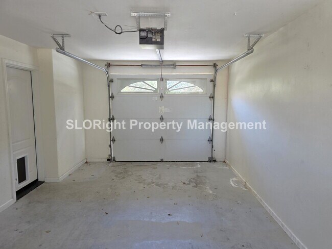 Building Photo - AVAILABLE NOW - 3 Bed/2.5 Bath Atascadero Home expansive property