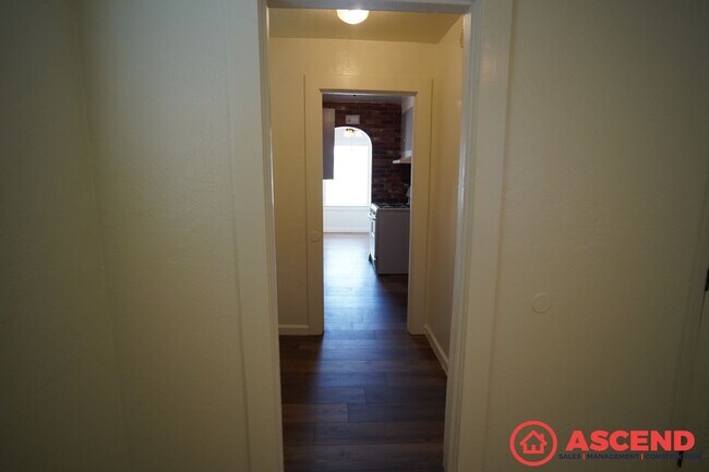 Building Photo - 512 Woodrow Ave