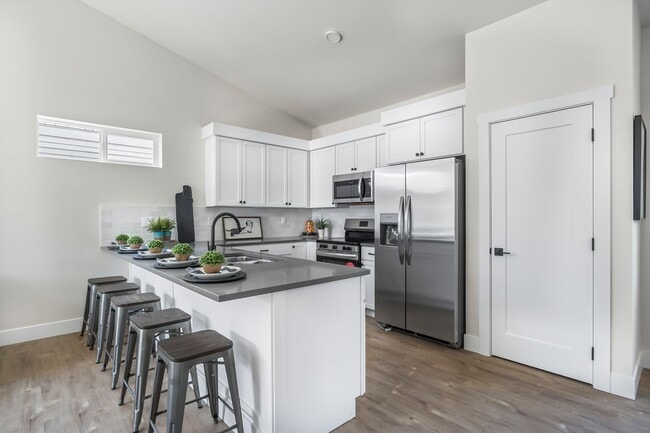 Building Photo - *SPECIAL REDUCED SECURITY DEPOSIT* New 2 Bed/1 Bath Duplex Apartment with Two Car Garage - Westsi...