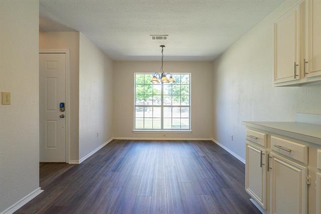 Building Photo - 2507 Meadowview Dr