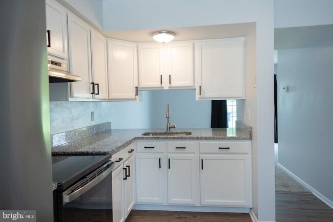 Building Photo - 615 Hemlock Ct
