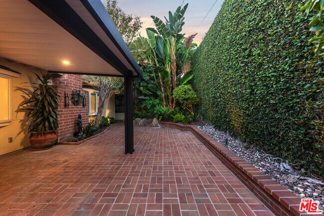 Building Photo - 4867 Finley Ave