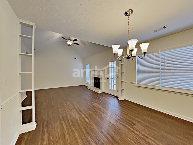 Building Photo - 755 Allen's Landing Dr SE