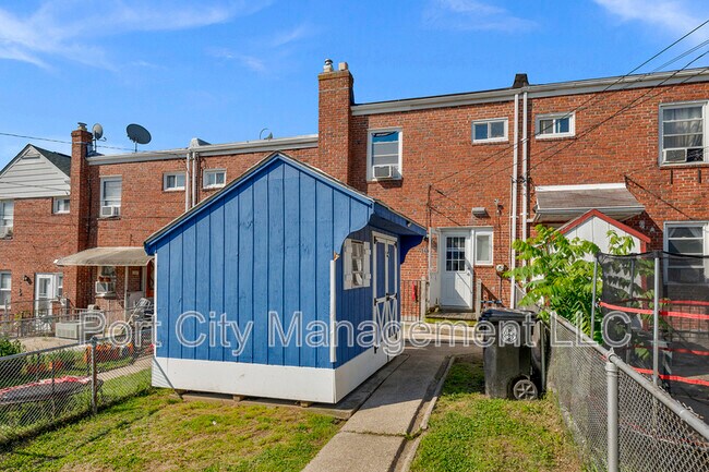 Building Photo - 944 Dalton Ave