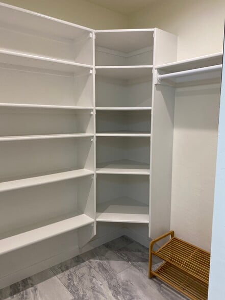 Building Photo - 710 E 22nd Ave