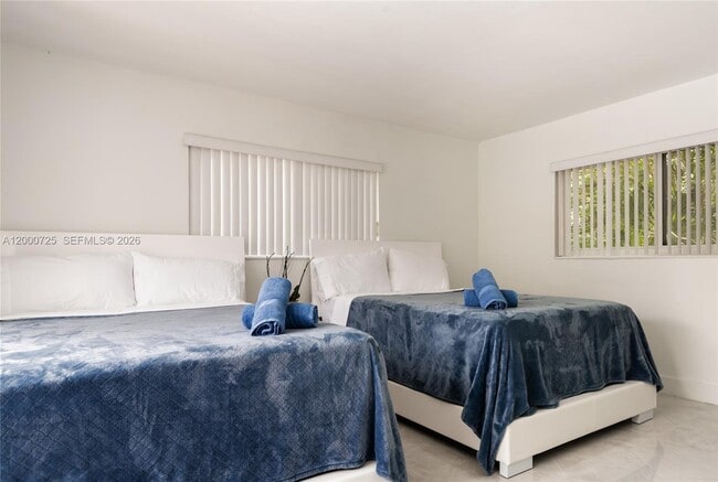 Building Photo - 2555 NE 202nd St