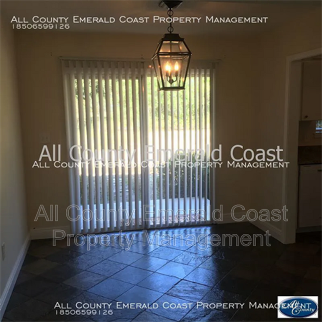 Building Photo - 105 Country Club Dr