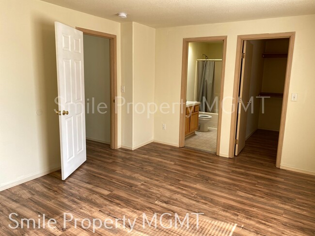 Building Photo - 2523 SE 105th Ave