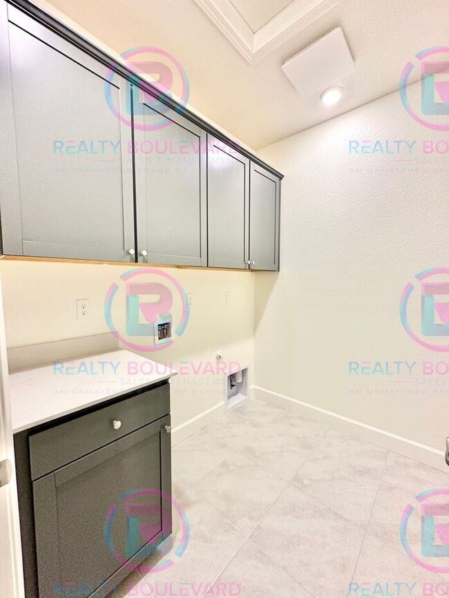 Building Photo - Modern Elegance in the Heart of Carson Cit...