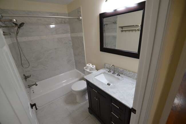 Building Photo - Newly remodeled, 3 bedroom, 2 bath home near Southern University loaded with amenities!