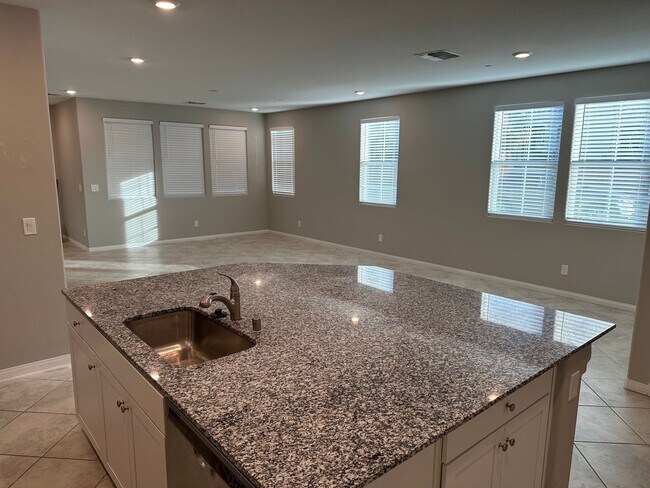 Building Photo - Upgraded, 3 bedroom Inspirada Townhome