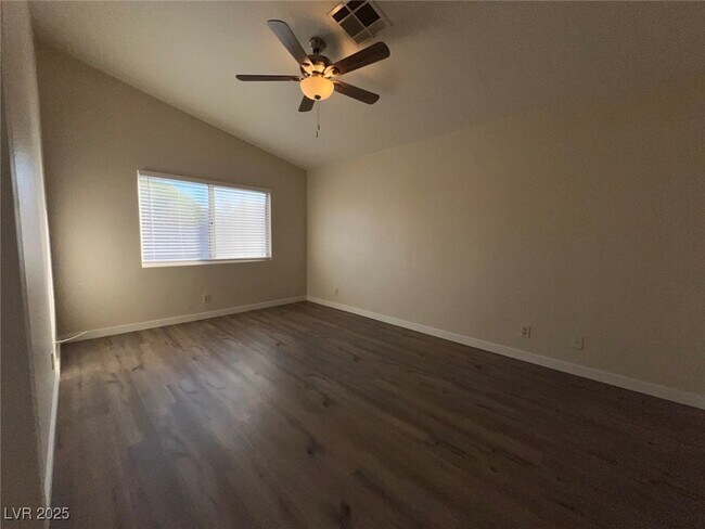 Building Photo - 635 Delorean Dr