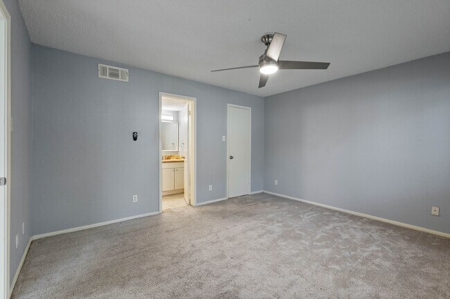 Building Photo - 12100 Melville Dr