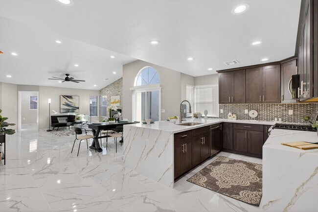 Building Photo - Bright & Spacious 3 Bed, 2 Bath Home – Must See!