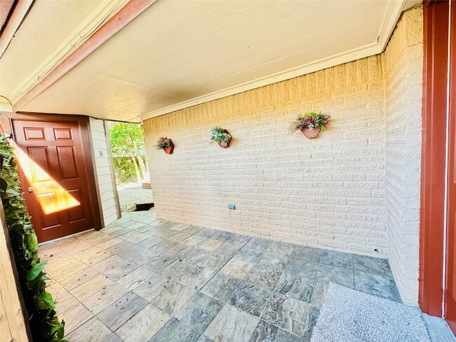 Building Photo - 28922 Savannah Dr