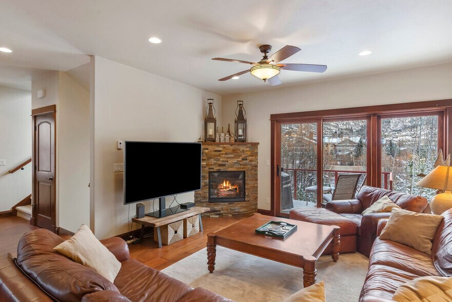 Primary Photo - 313 Majestic Cir