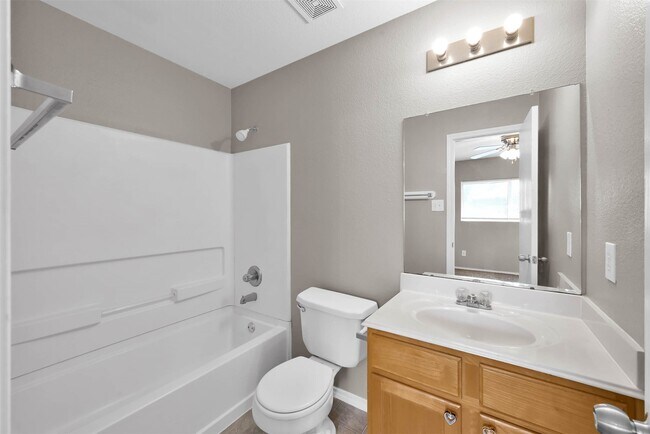 Building Photo - 2214 Shady Tree Ln