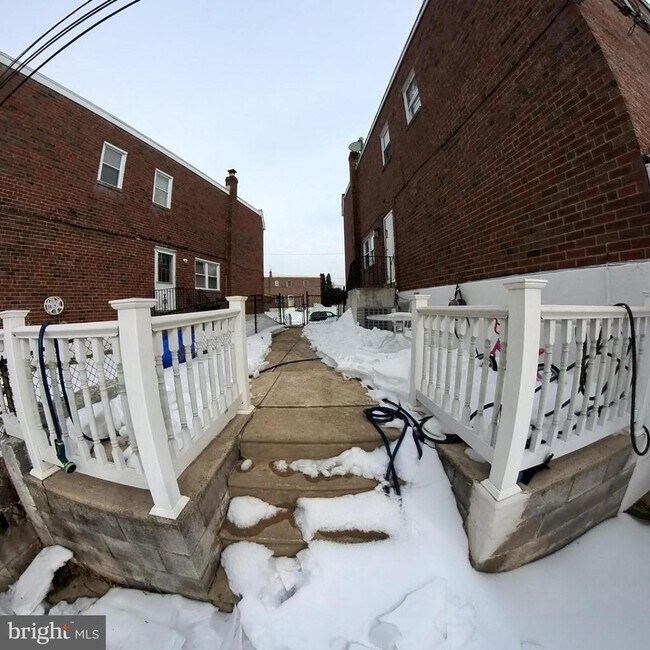 Building Photo - 2620 Taunton St