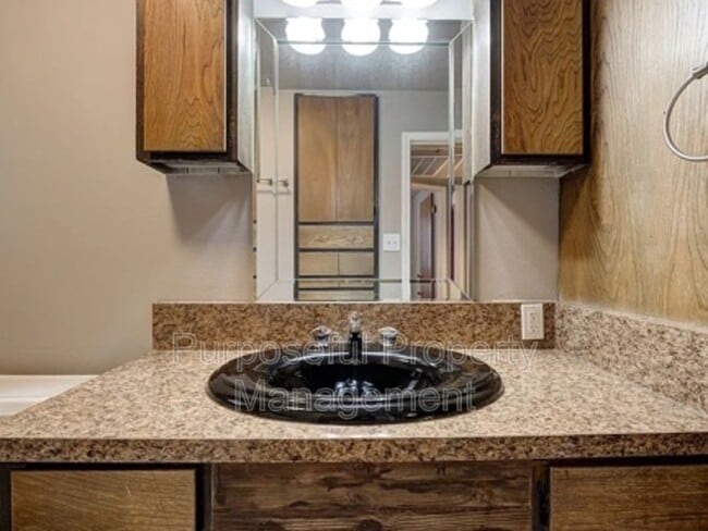 Building Photo - 516 N Ponca Ave