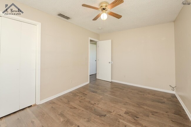 Building Photo - 1118 Crescent Ln