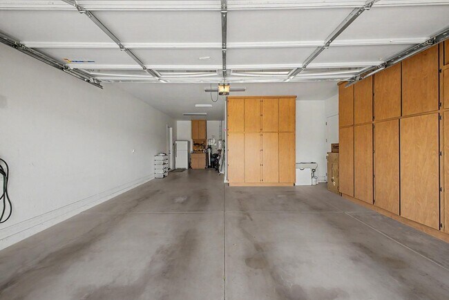 Building Photo - 2327 E Mahogany Pl