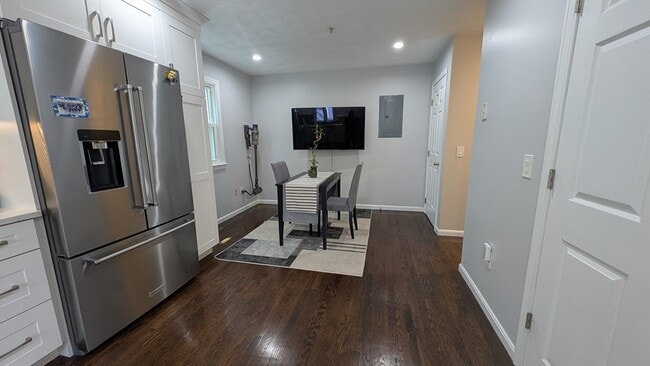 Building Photo - 20 Winterberry Way