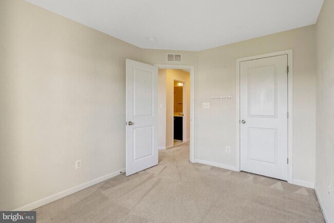 Building Photo - 8932 Dahlgren Ridge Rd