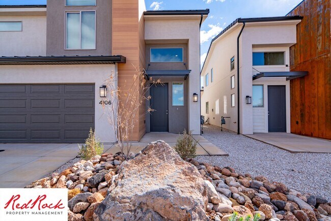 Building Photo - Spacious 4 Bedroom Home Near Hiking Trails