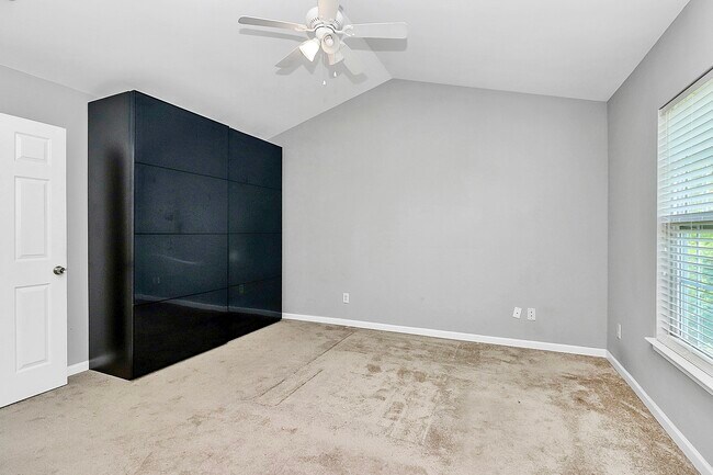 Building Photo - 5750 Laborde Ave
