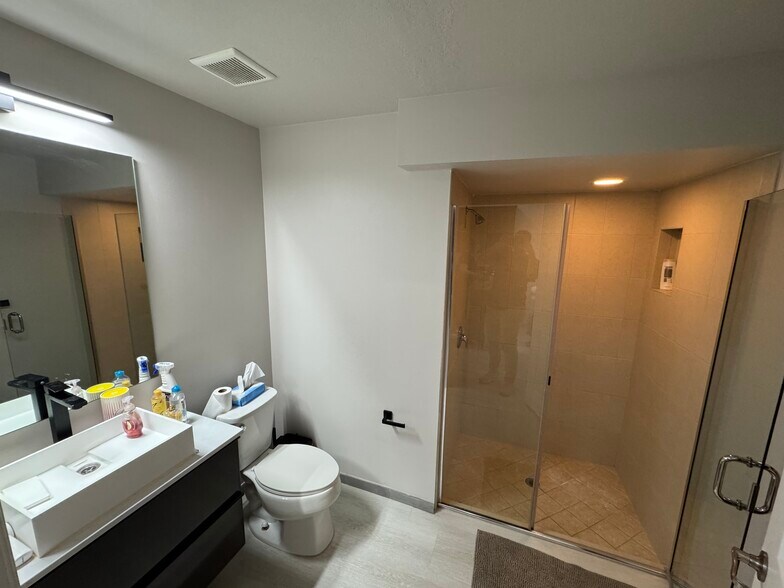 3RD BATHROOM (1ST FLOOR) - 8880 NW 102nd Pl