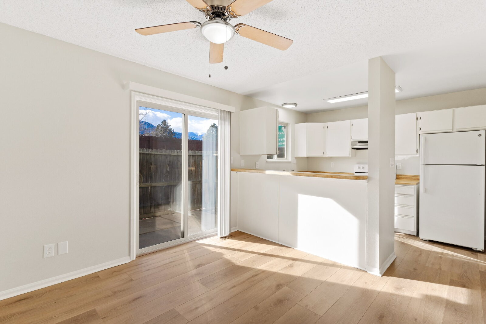 Building Photo - Upgraded 3-Bed Townhome Just Minutes from ...