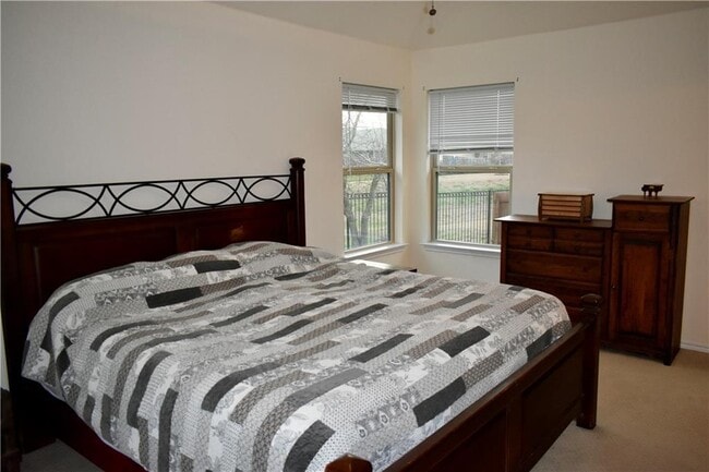 Building Photo - 201 Leather Oak Loop