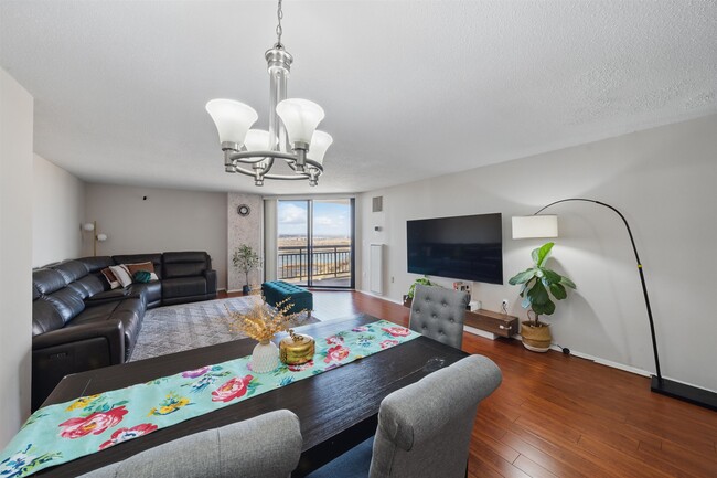Building Photo - 1508 Harmon Cove Tower