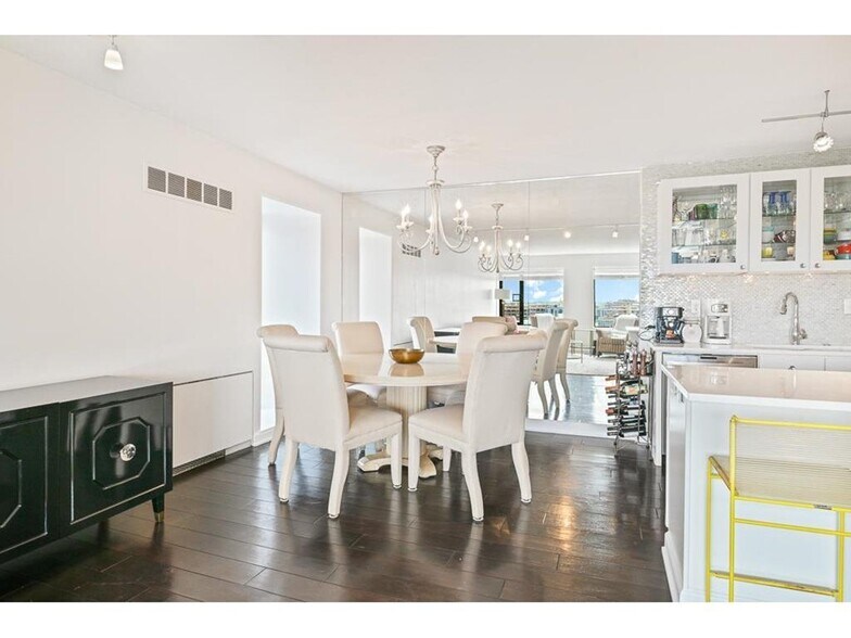 Building Photo - 15 S 1st St